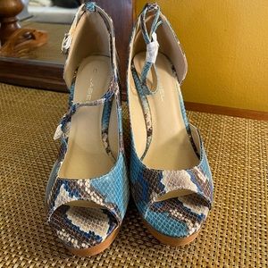 NWOT ladies open toe wedged heel shoes